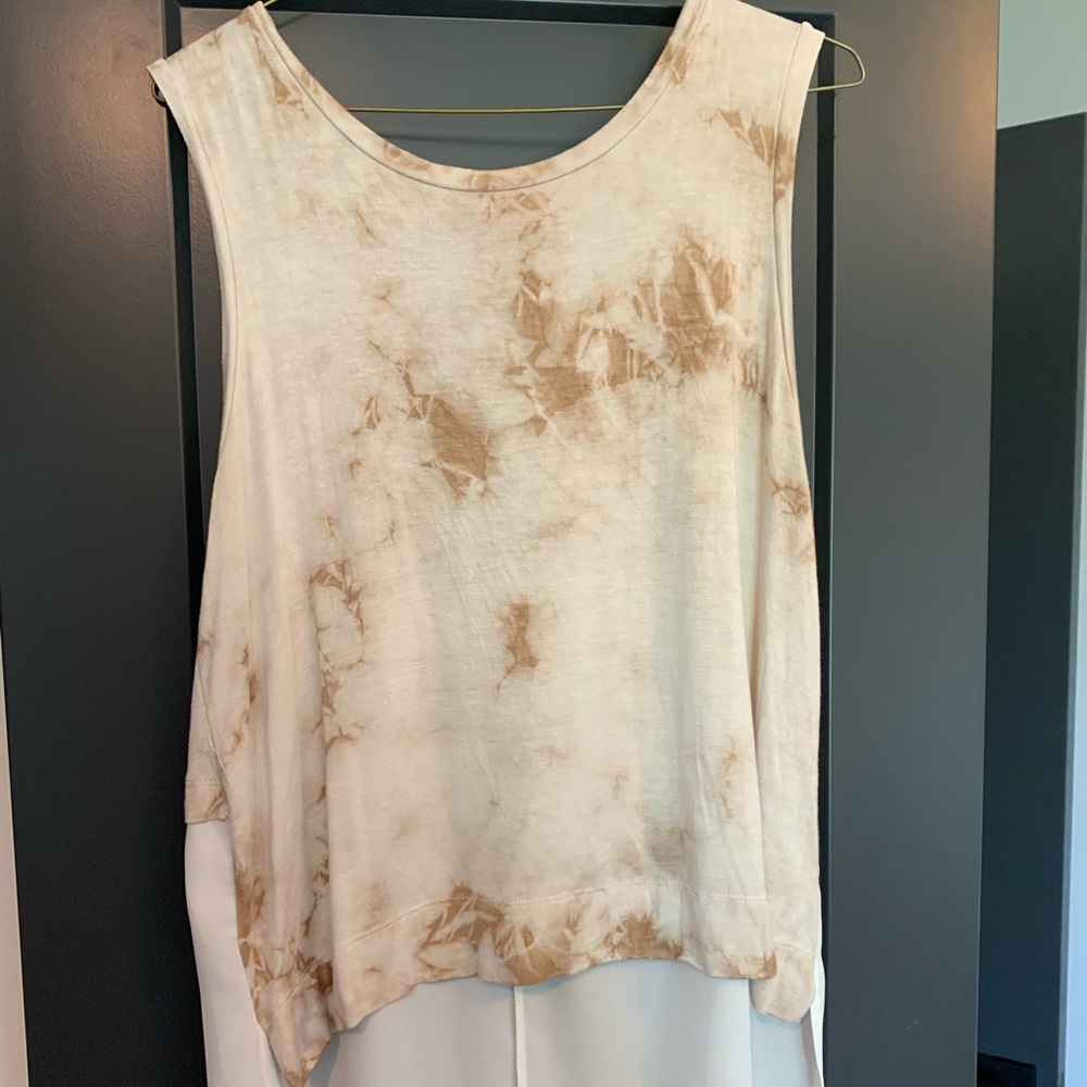 Buckle high-low tank top